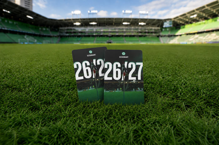 seizoenkaarten FC Groningen op voetbalveld