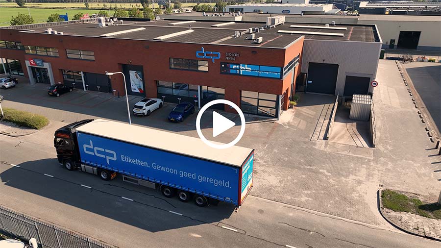 Luchtfoto pand DCP met vrachtwagen van DCP ervoor